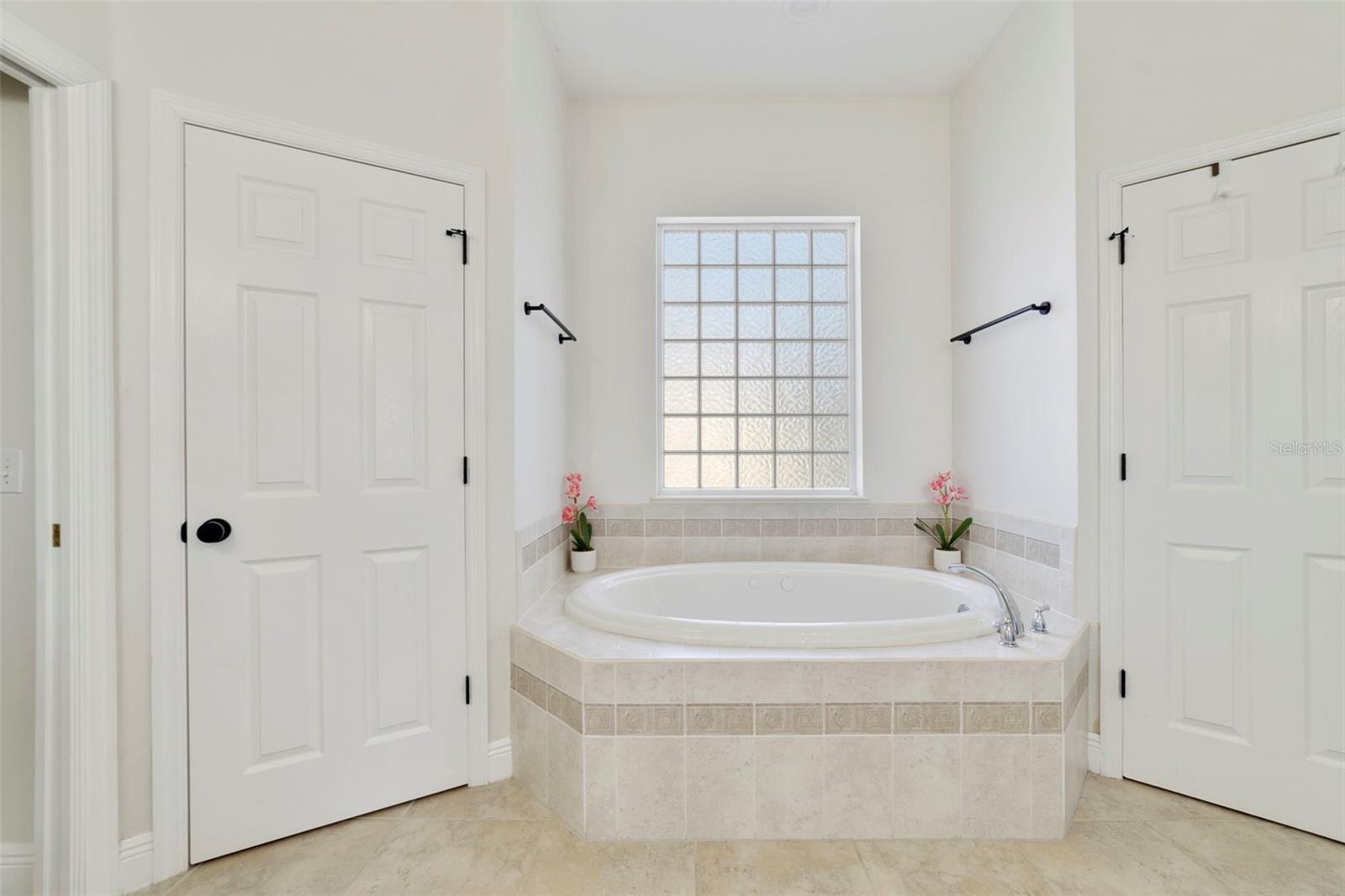 HIDDEN OAKS - Residential