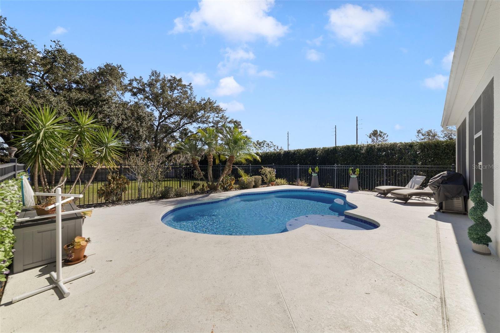 HIDDEN OAKS - Residential