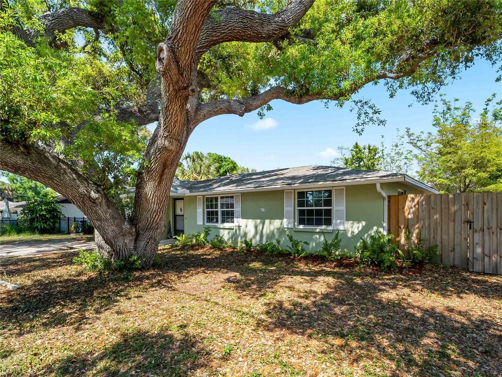 Photo of 2995 Arrowhead Road, Venice, FL 34293 (MLS # N6143709)