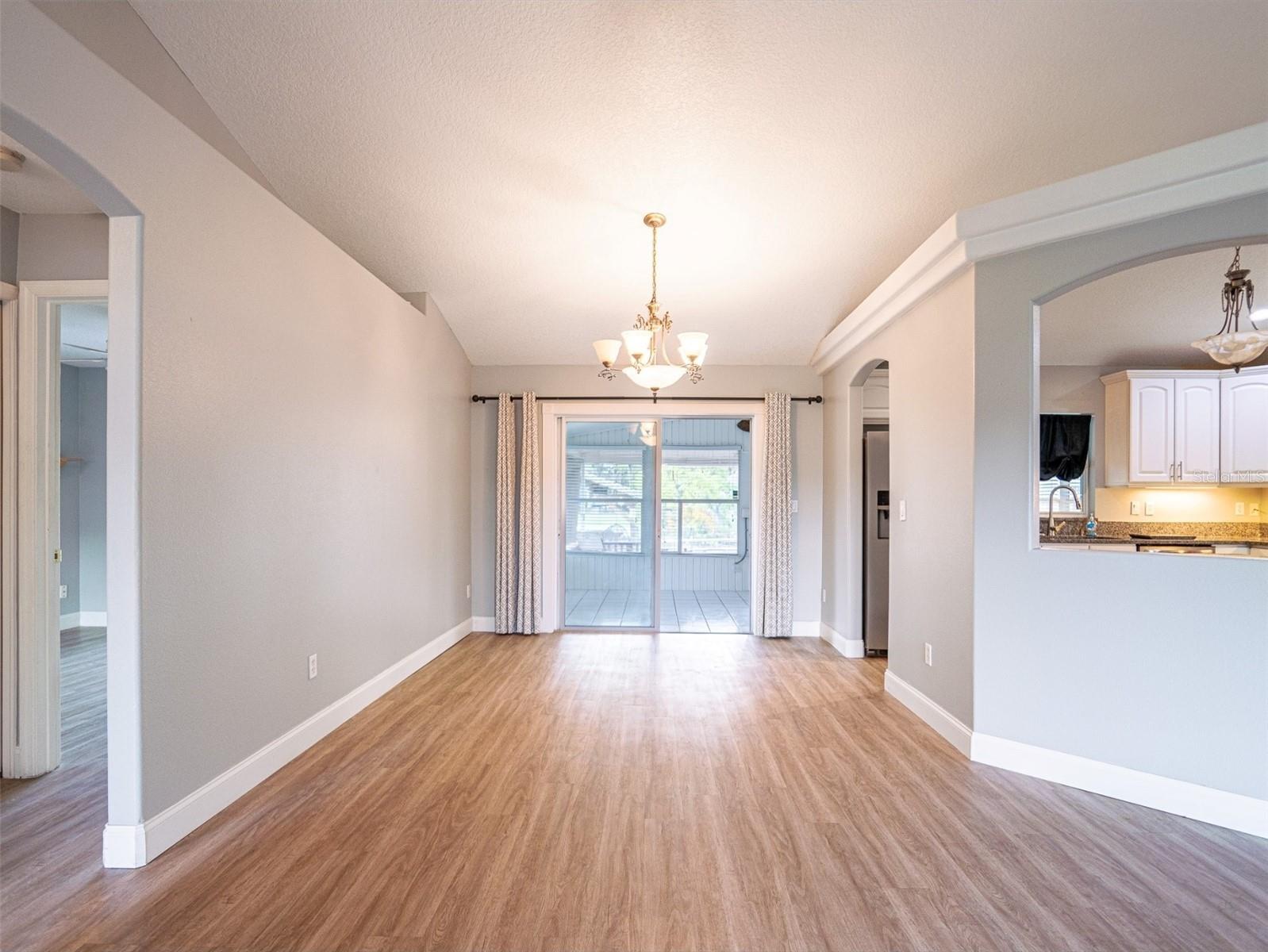 1639 YELLOW BRICK ROAD