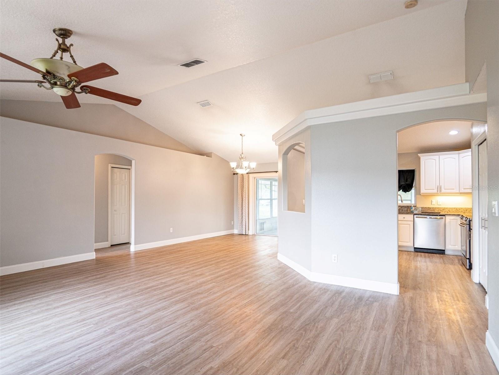 1639 YELLOW BRICK ROAD