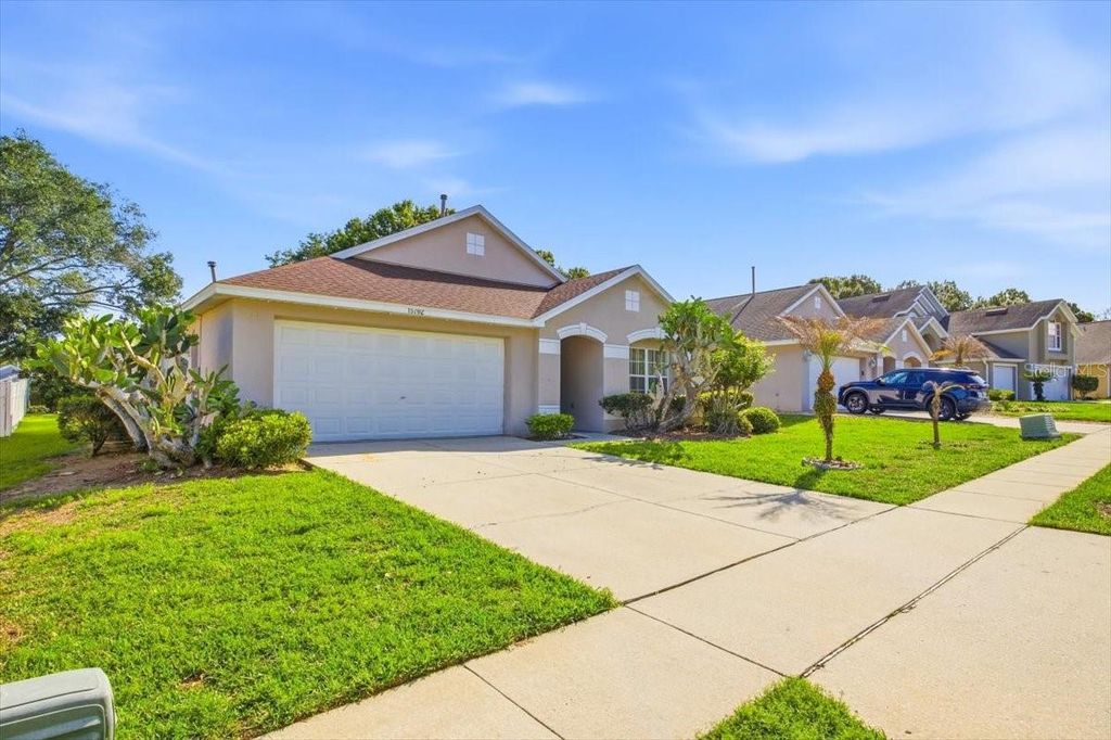 Photo of 15702 Bay Vista Drive, Clermont, FL 34714 (MLS # G5110077)