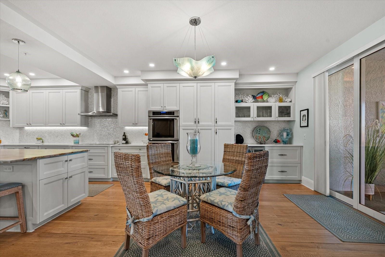 DOLPHIN BAY-SIESTA KEY SEC A - Residential