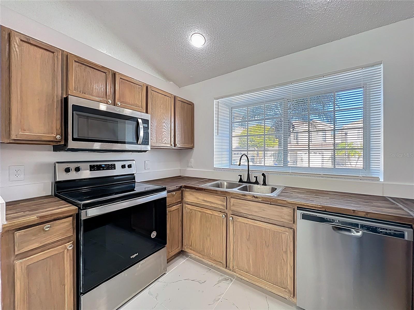 SANDPOINT AT MEADOW WOODS - Residential