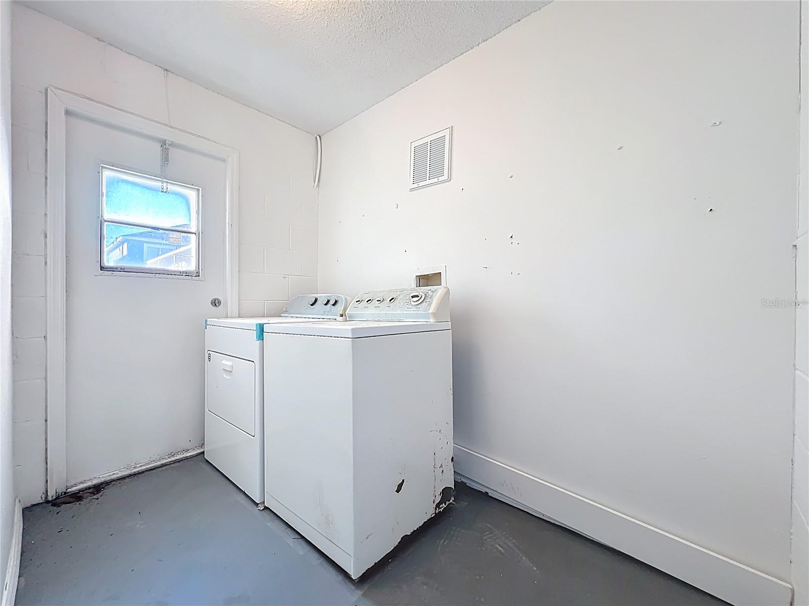 SANDPOINT AT MEADOW WOODS - Residential