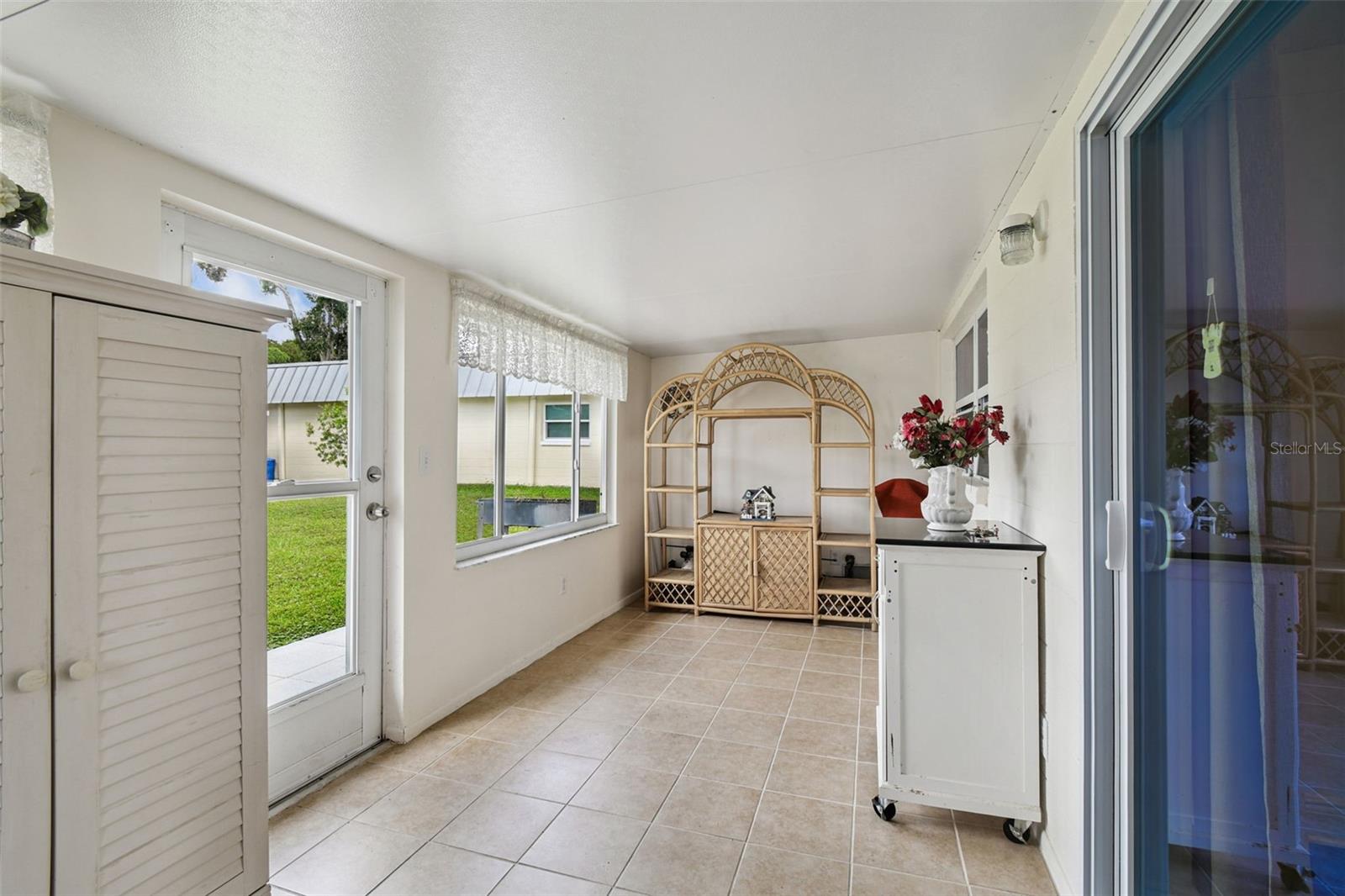 PARADISE POINTE WEST - Residential Lease