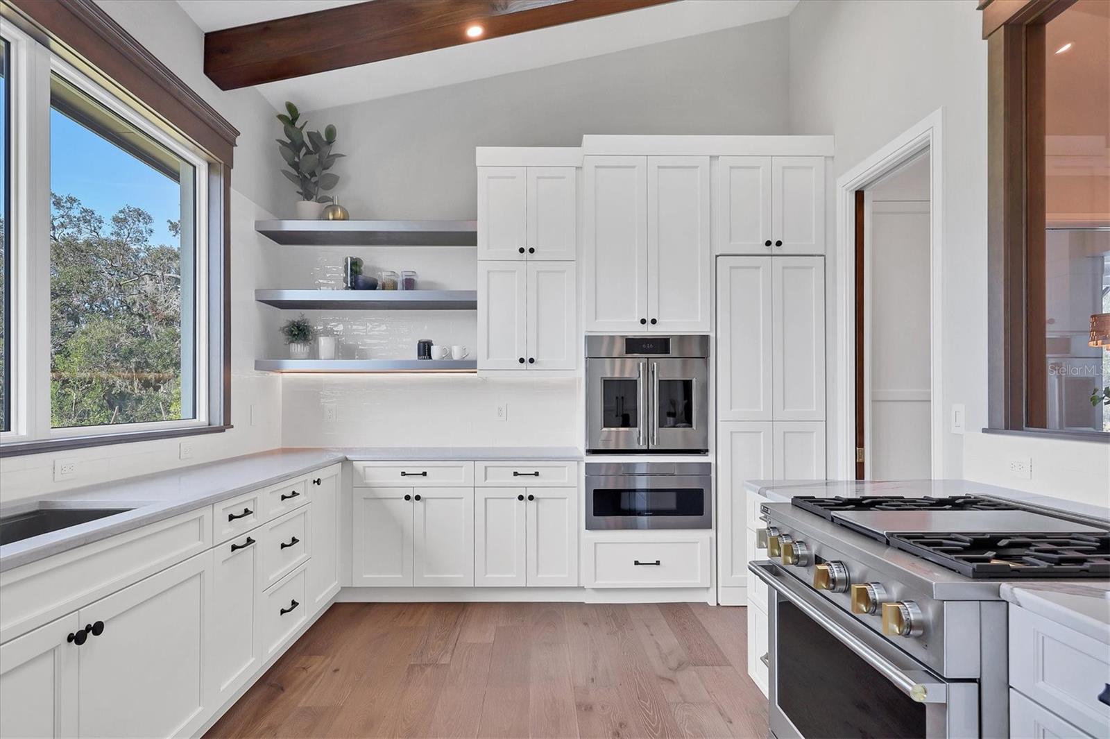 FOUNDERS CLUB - Residential