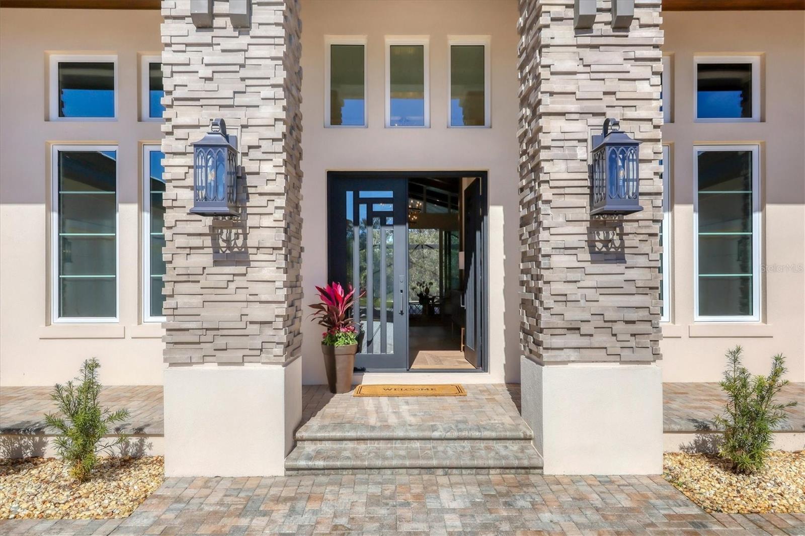 FOUNDERS CLUB - Residential