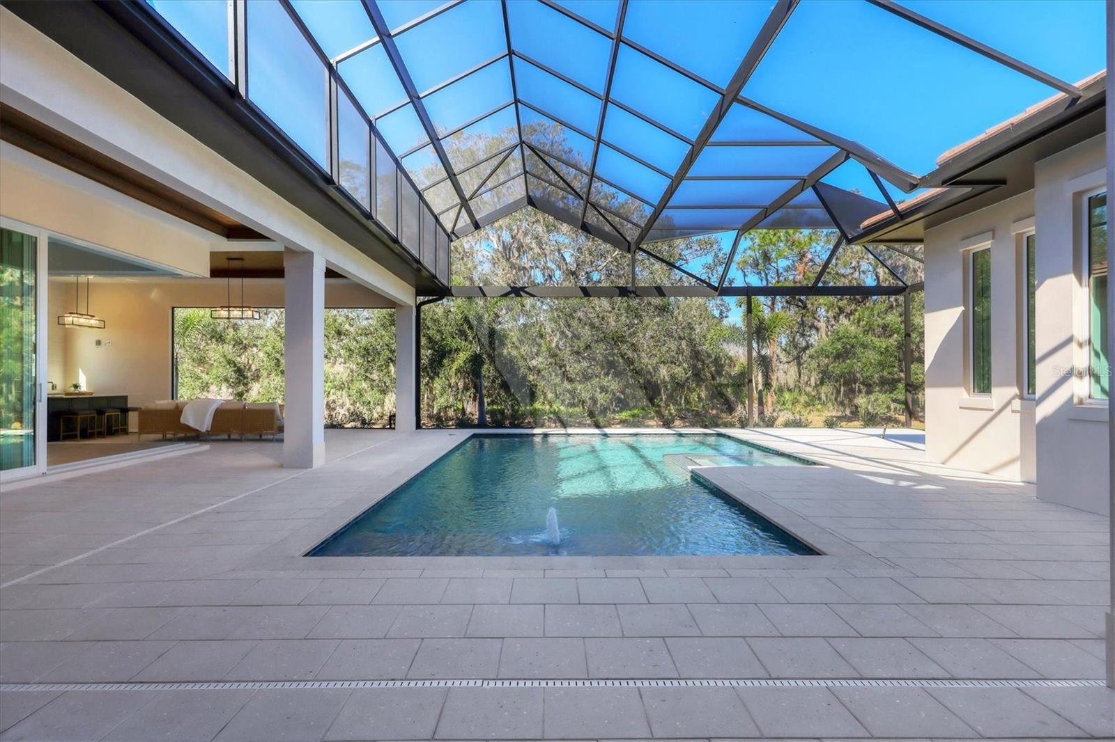 FOUNDERS CLUB - Residential