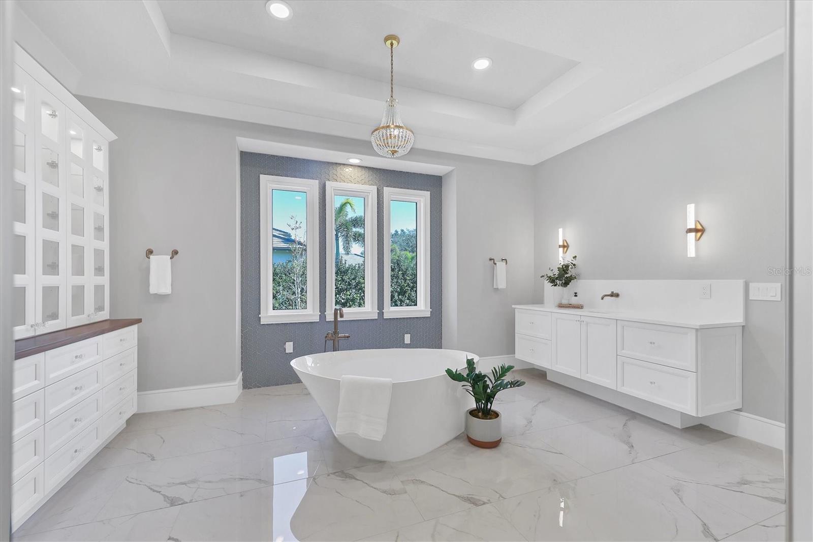 FOUNDERS CLUB - Residential