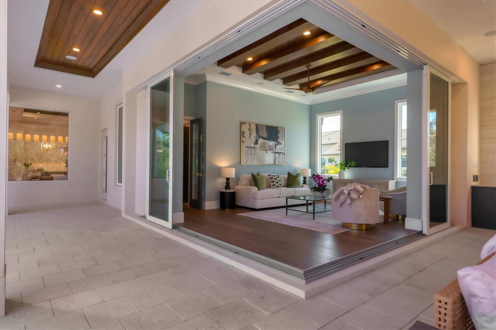 FOUNDERS CLUB - Residential