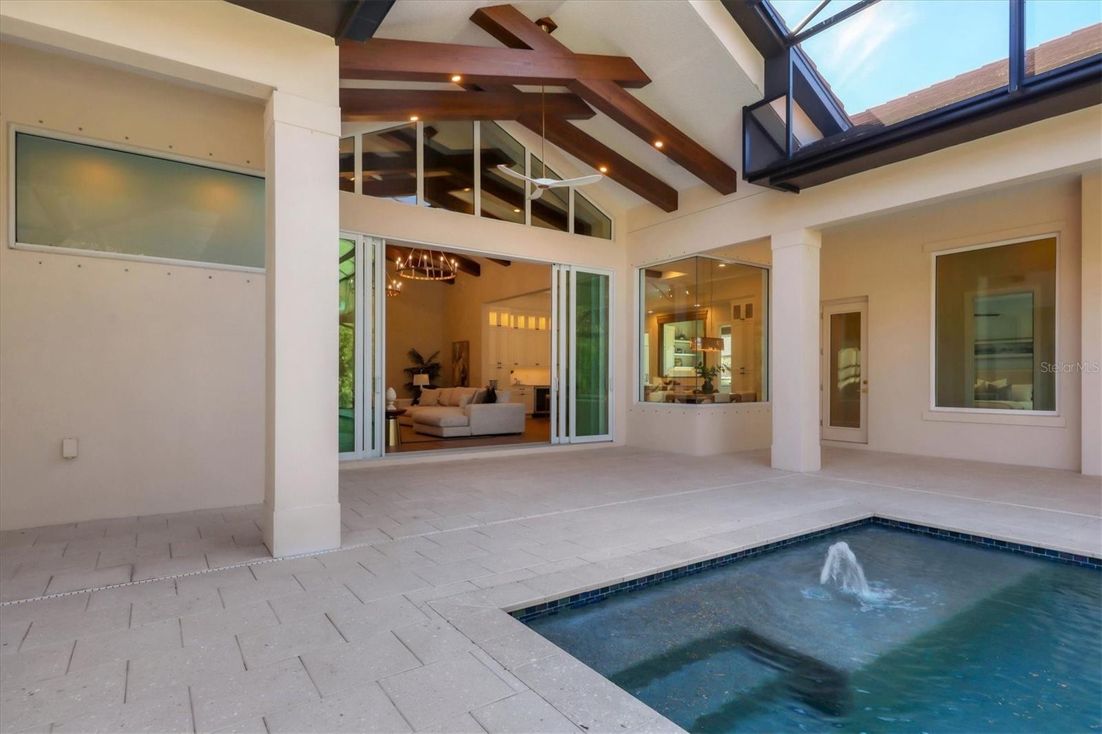 FOUNDERS CLUB - Residential