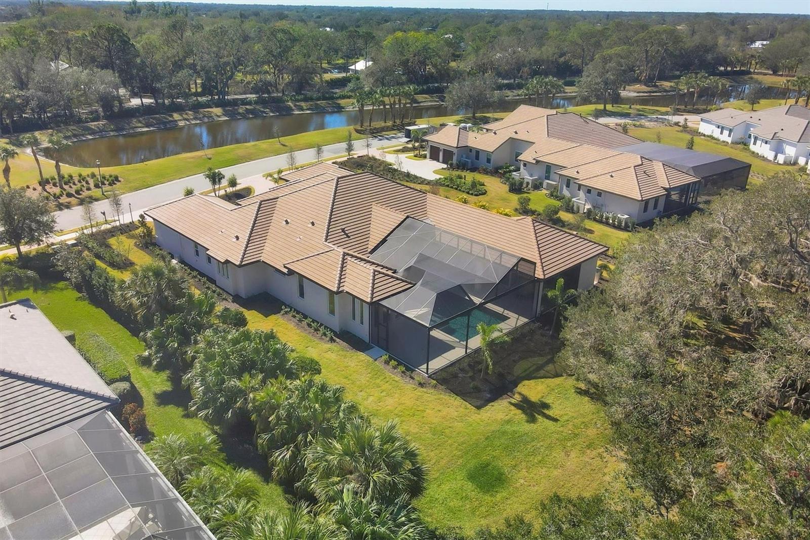 FOUNDERS CLUB - Residential