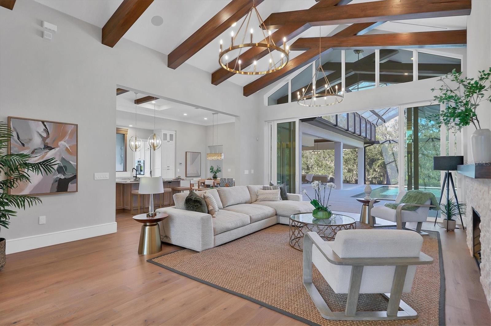 FOUNDERS CLUB - Residential