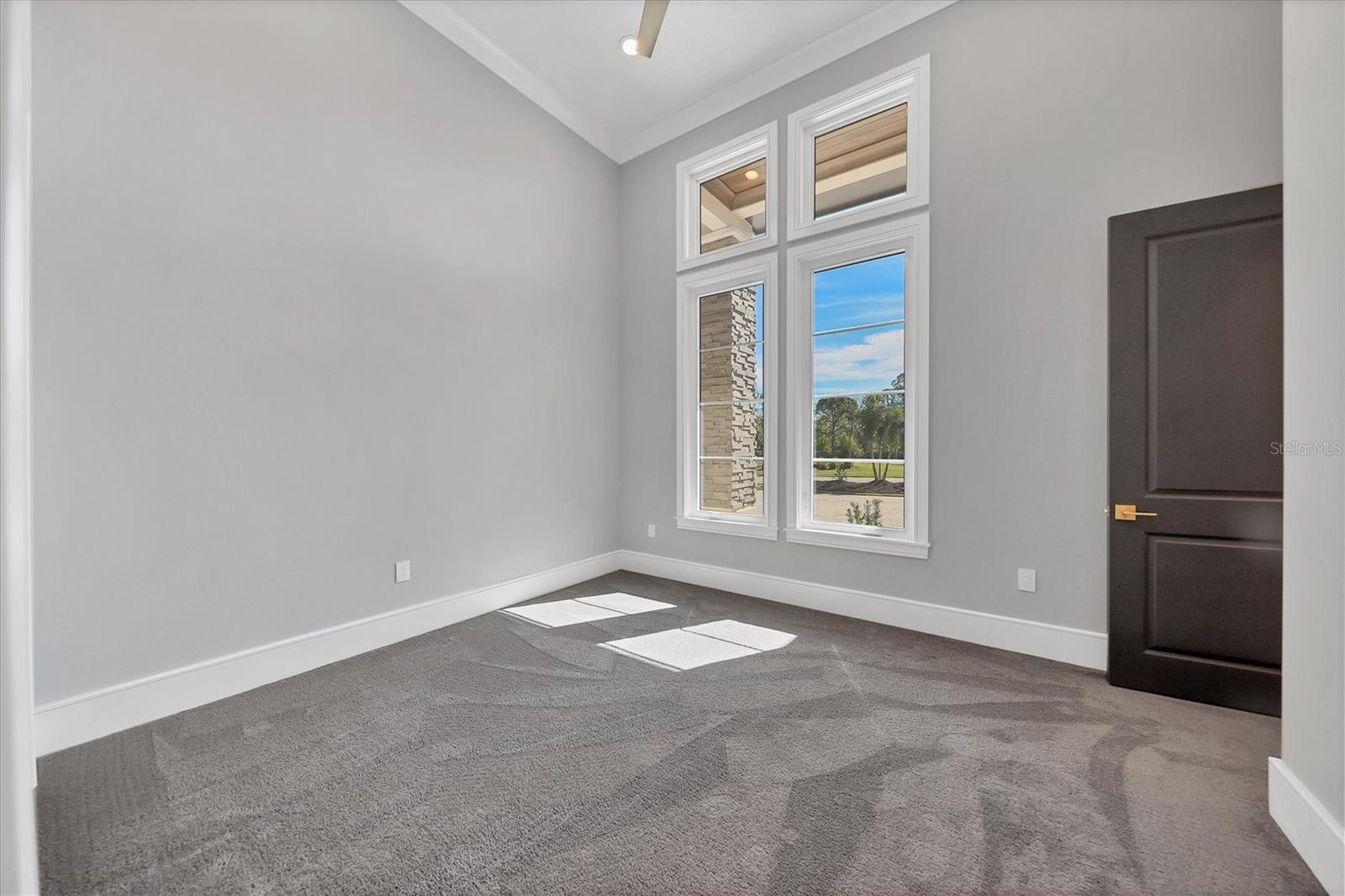 FOUNDERS CLUB - Residential