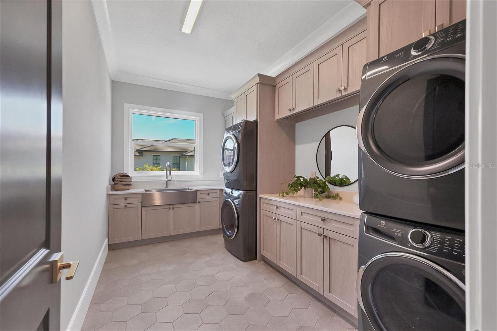 FOUNDERS CLUB - Residential