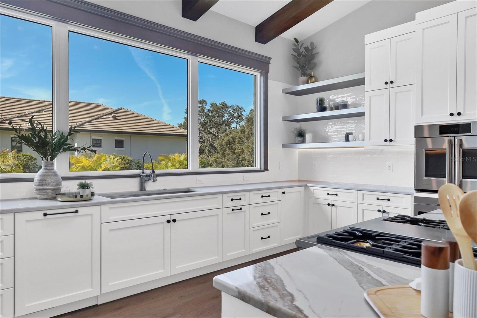 FOUNDERS CLUB - Residential