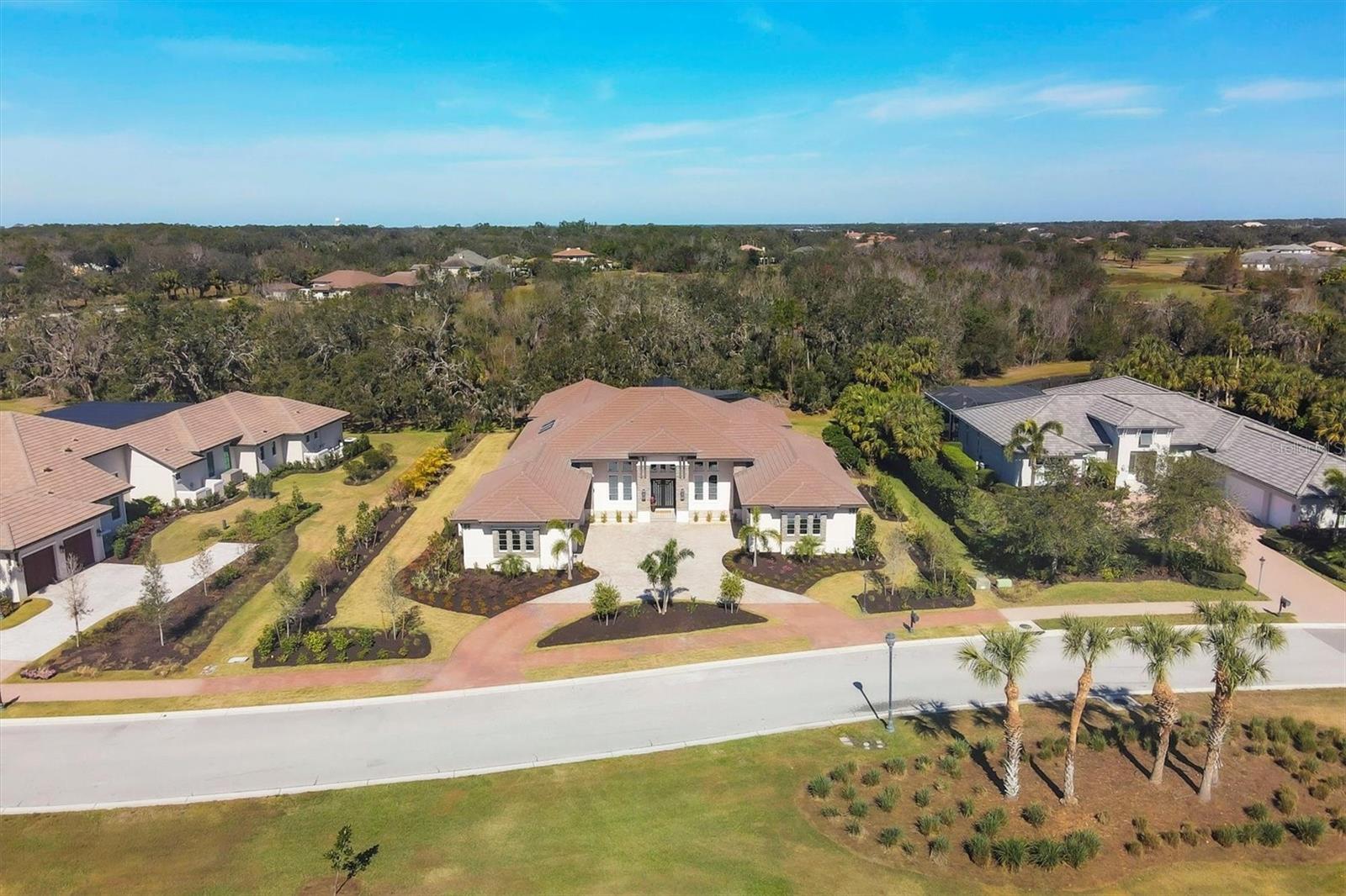 FOUNDERS CLUB - Residential