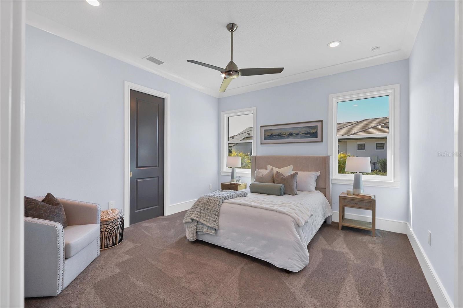 FOUNDERS CLUB - Residential