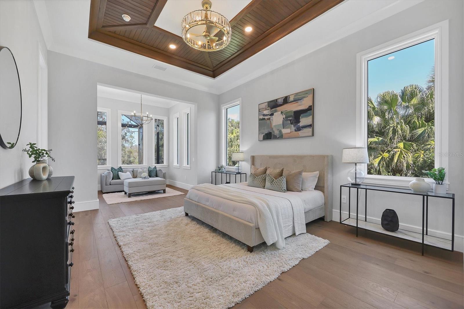 FOUNDERS CLUB - Residential