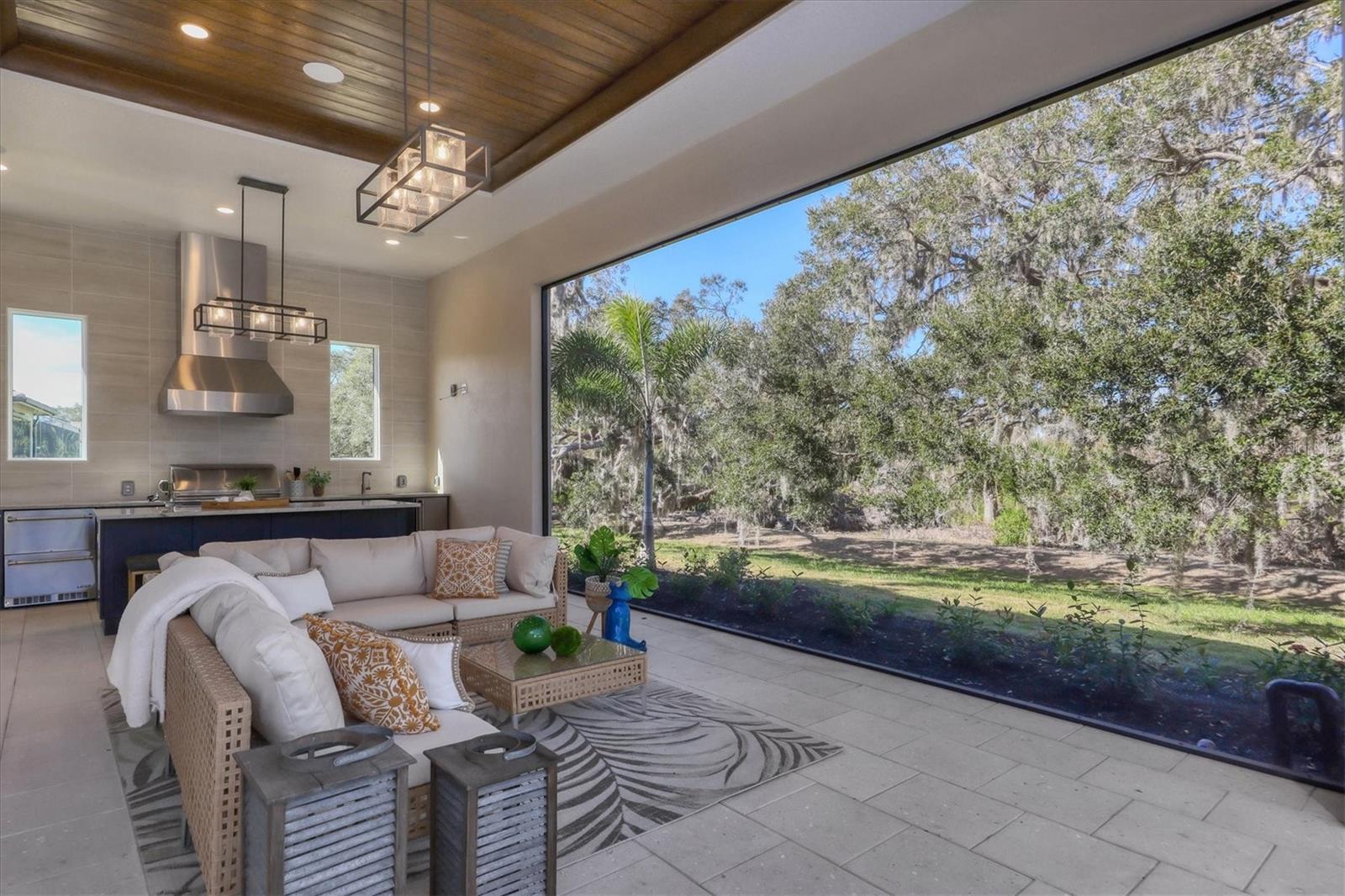 FOUNDERS CLUB - Residential