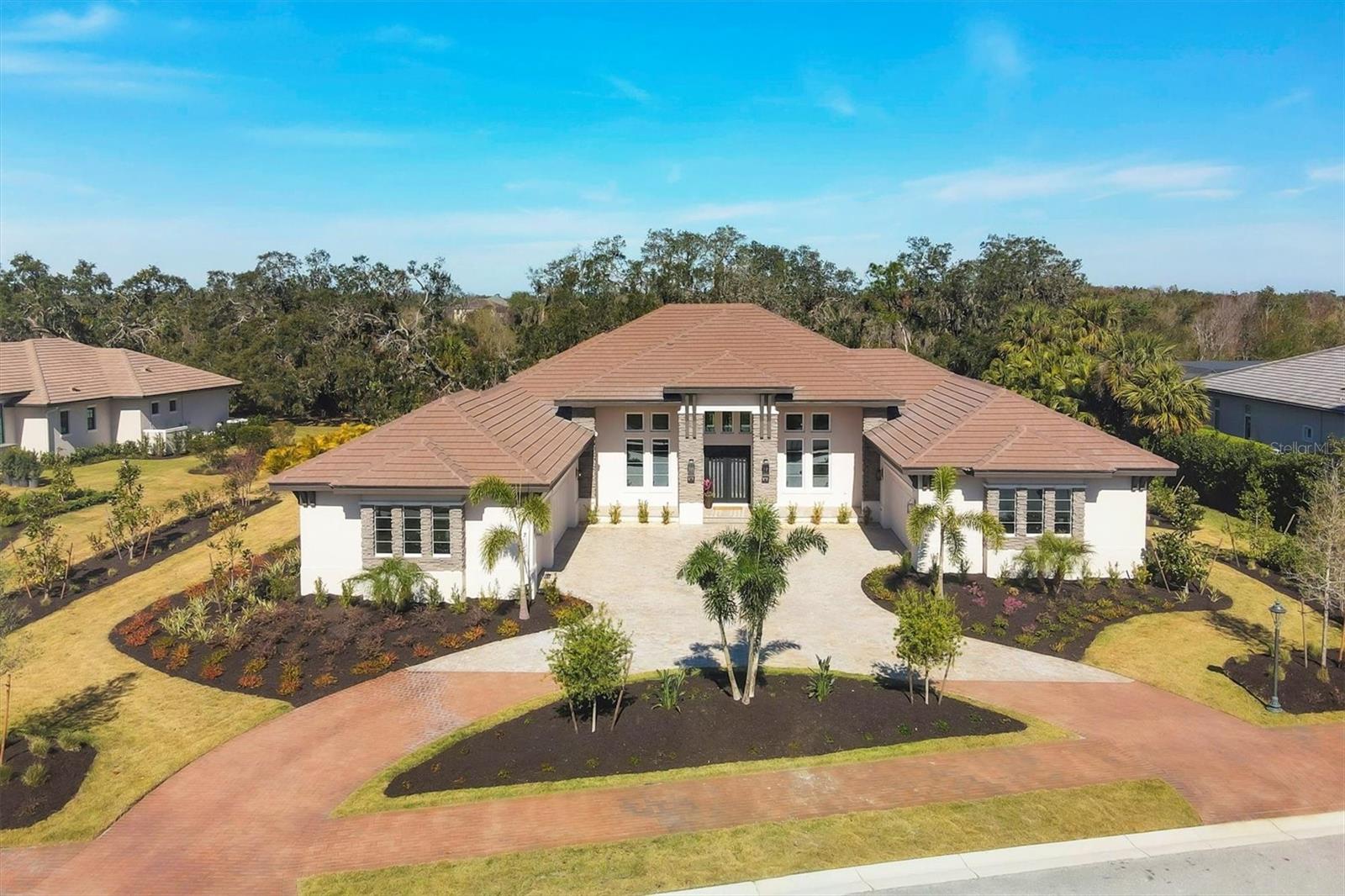 FOUNDERS CLUB - Residential