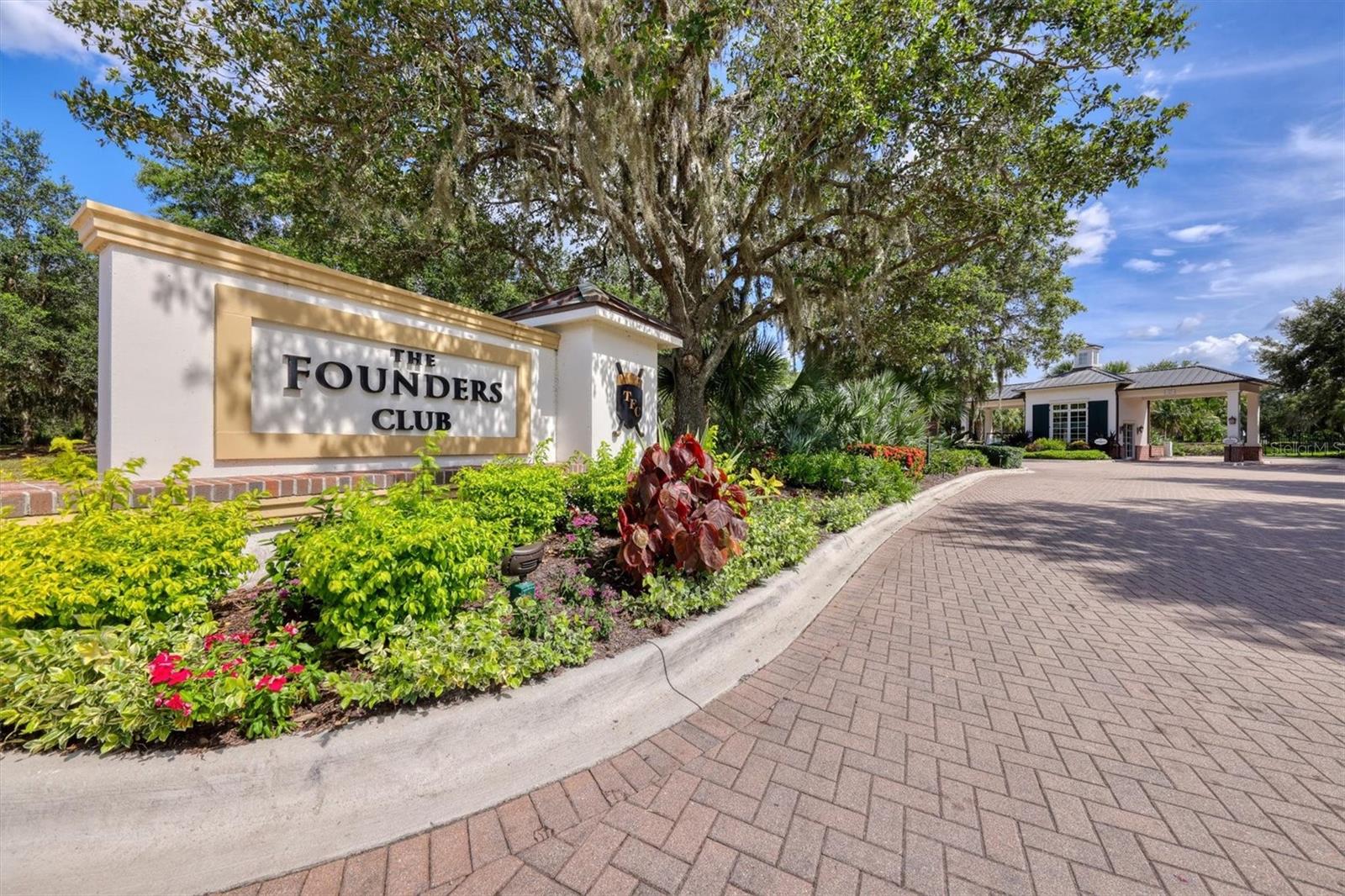 FOUNDERS CLUB - Residential