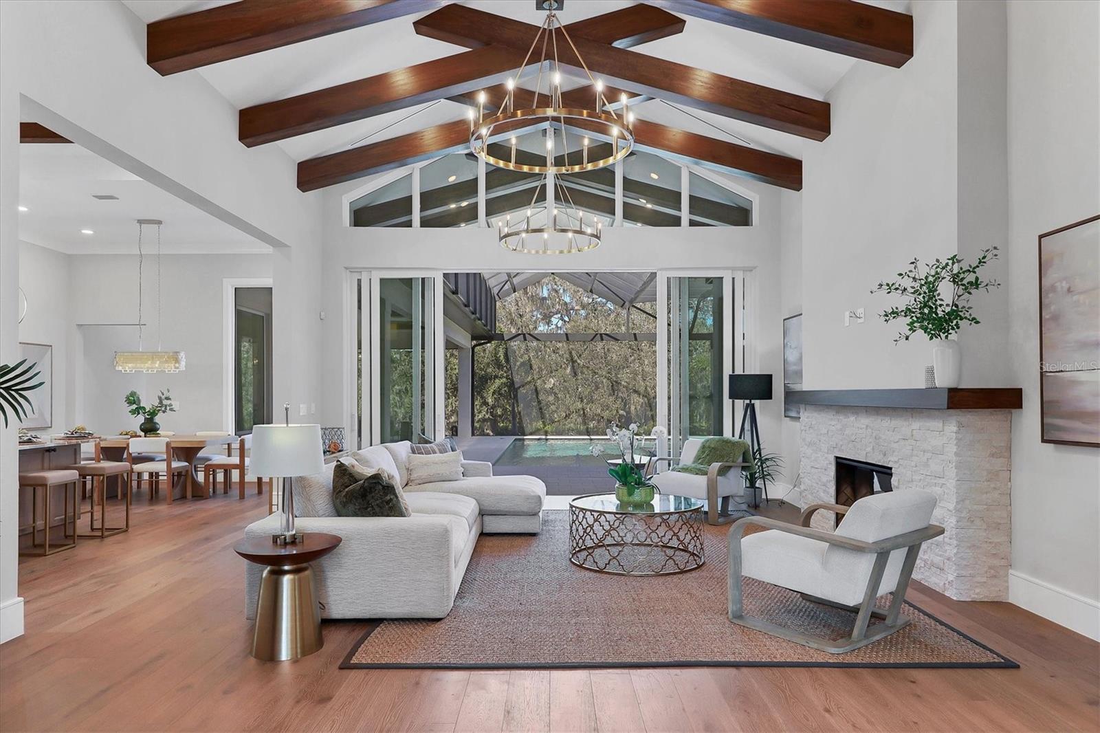 FOUNDERS CLUB - Residential