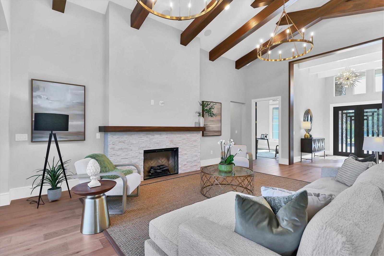 FOUNDERS CLUB - Residential