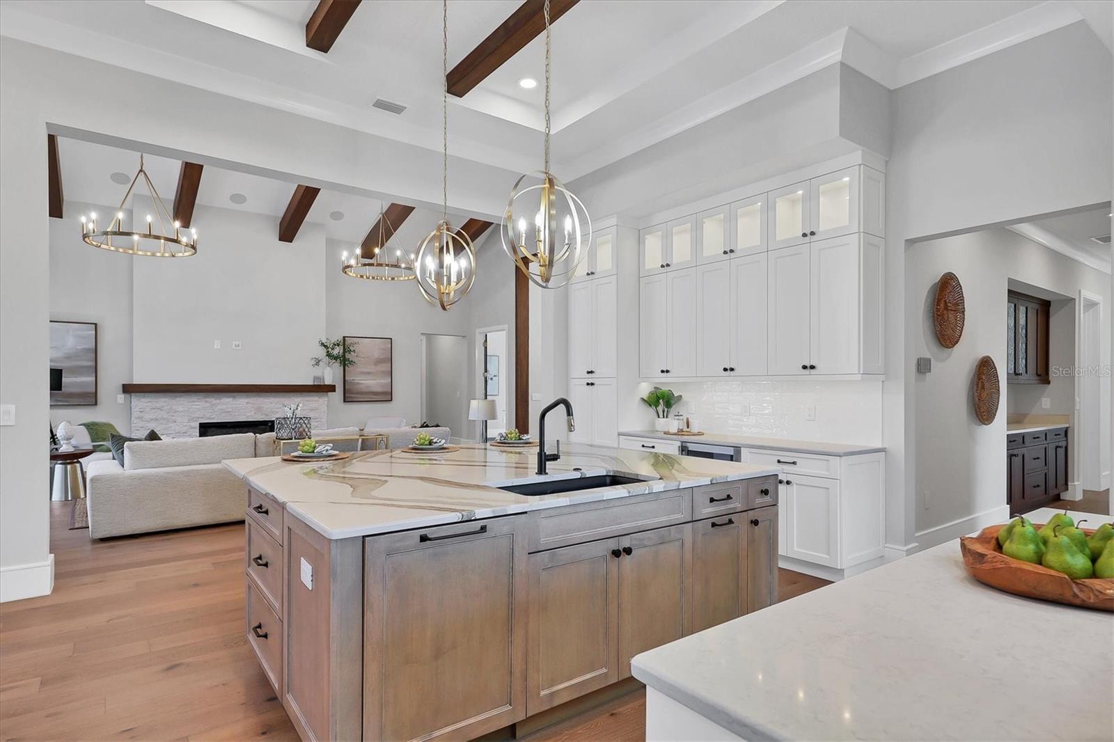 FOUNDERS CLUB - Residential