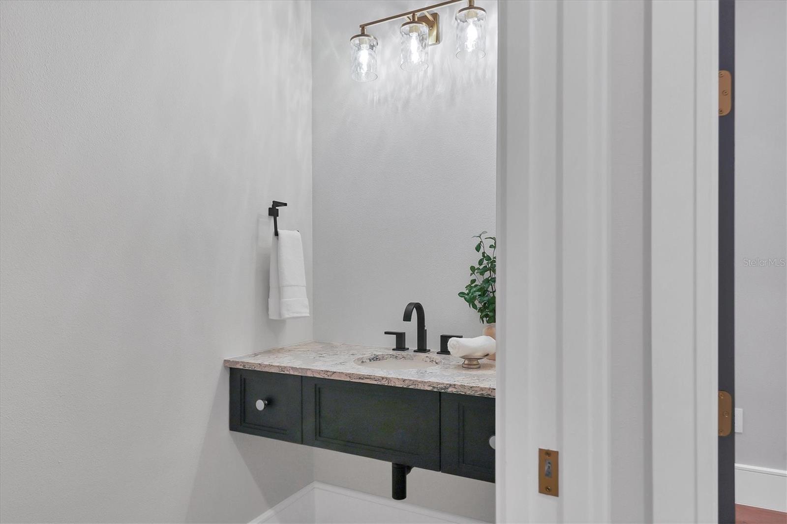 FOUNDERS CLUB - Residential