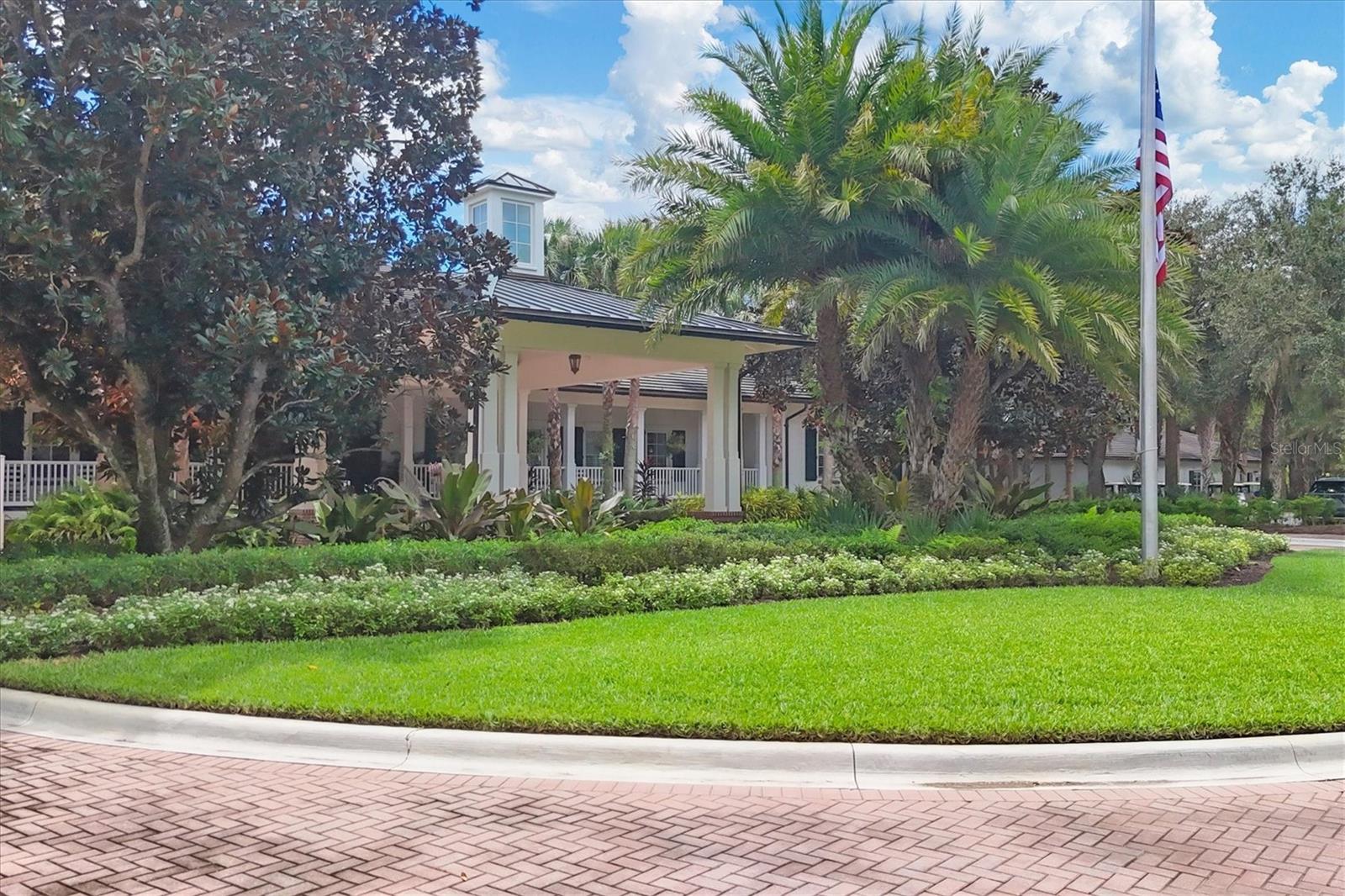 FOUNDERS CLUB - Residential