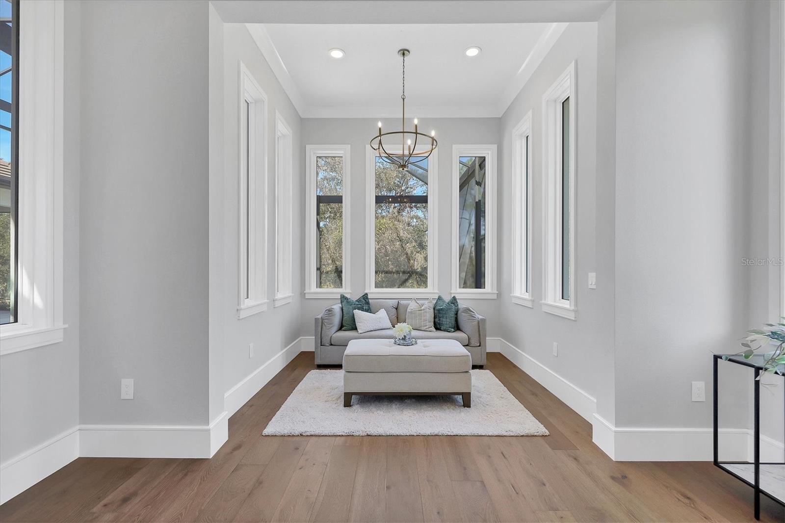 FOUNDERS CLUB - Residential