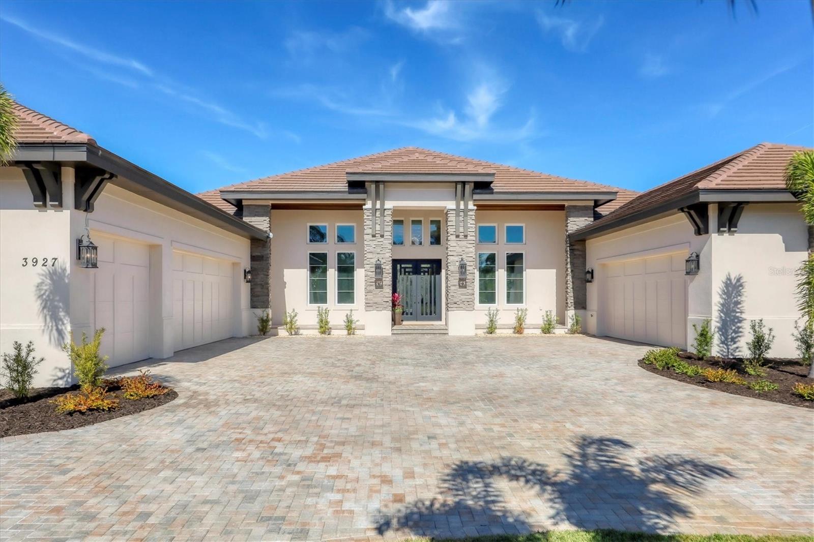 FOUNDERS CLUB - Residential