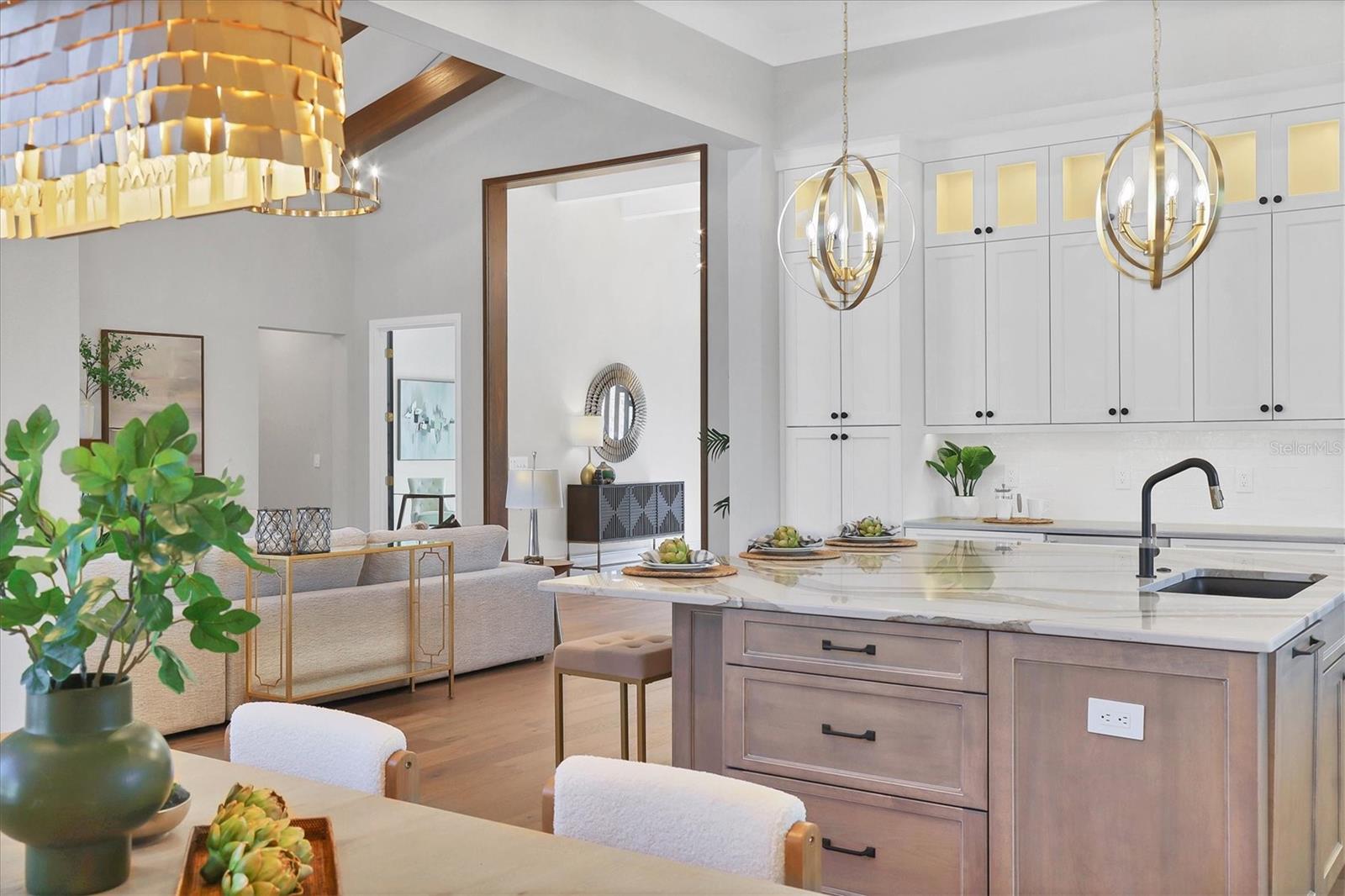 FOUNDERS CLUB - Residential