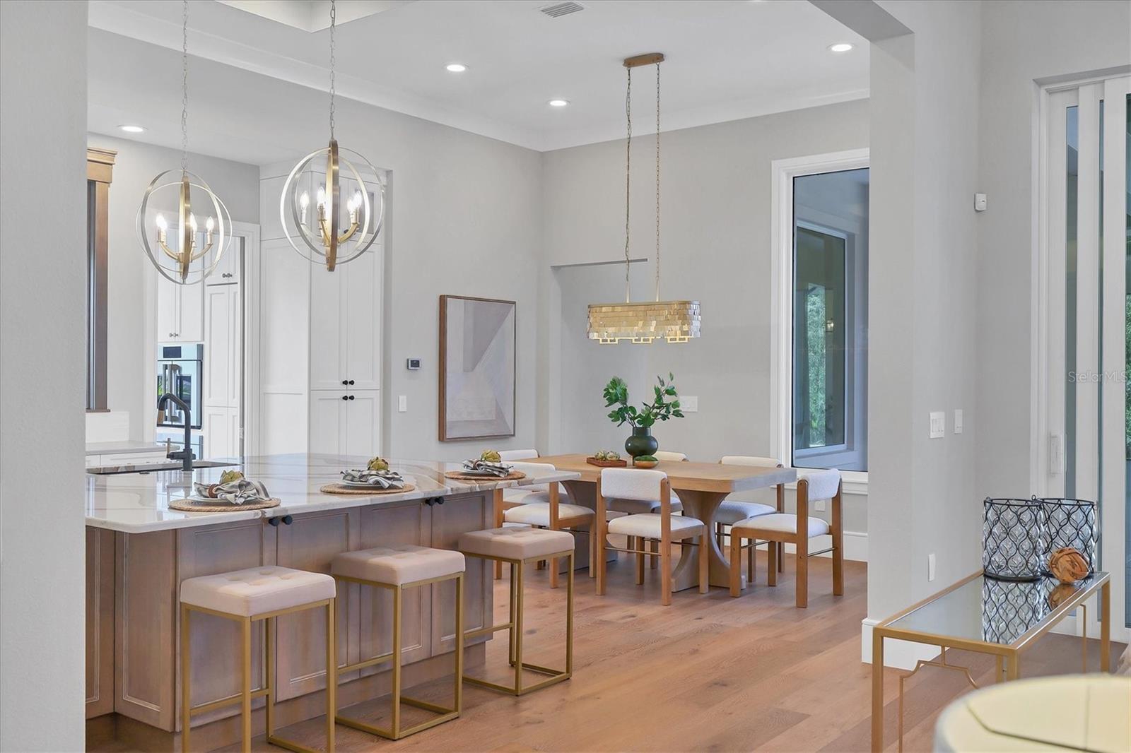 FOUNDERS CLUB - Residential