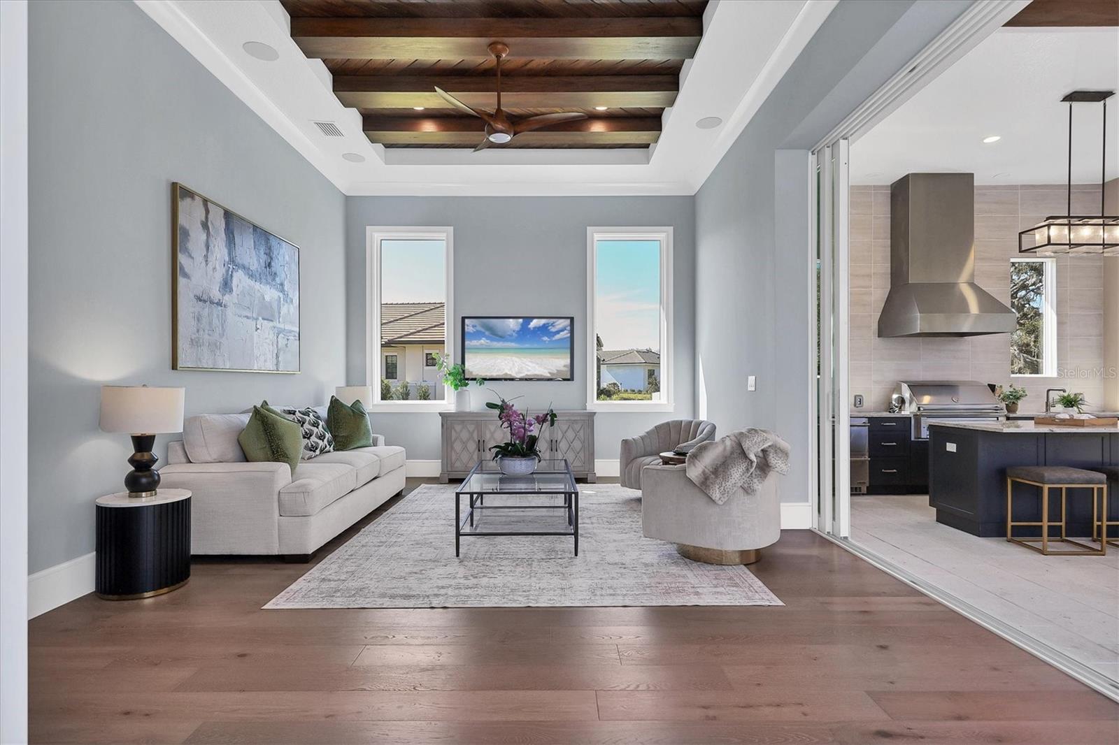 FOUNDERS CLUB - Residential