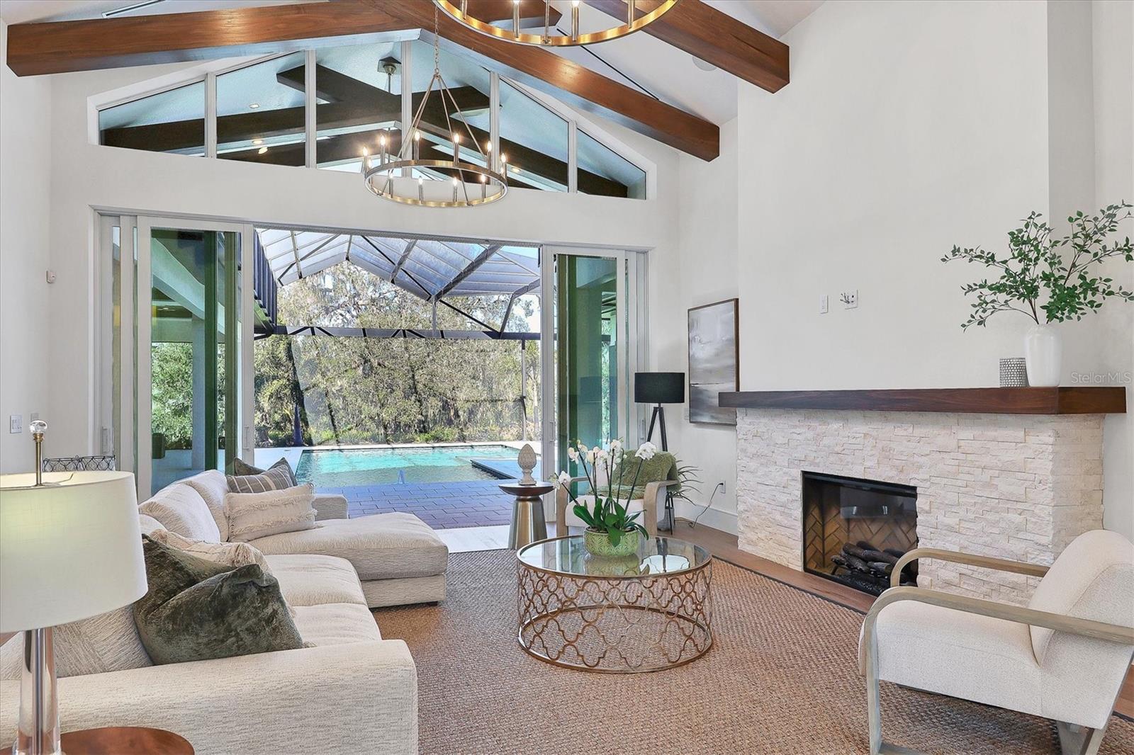 FOUNDERS CLUB - Residential