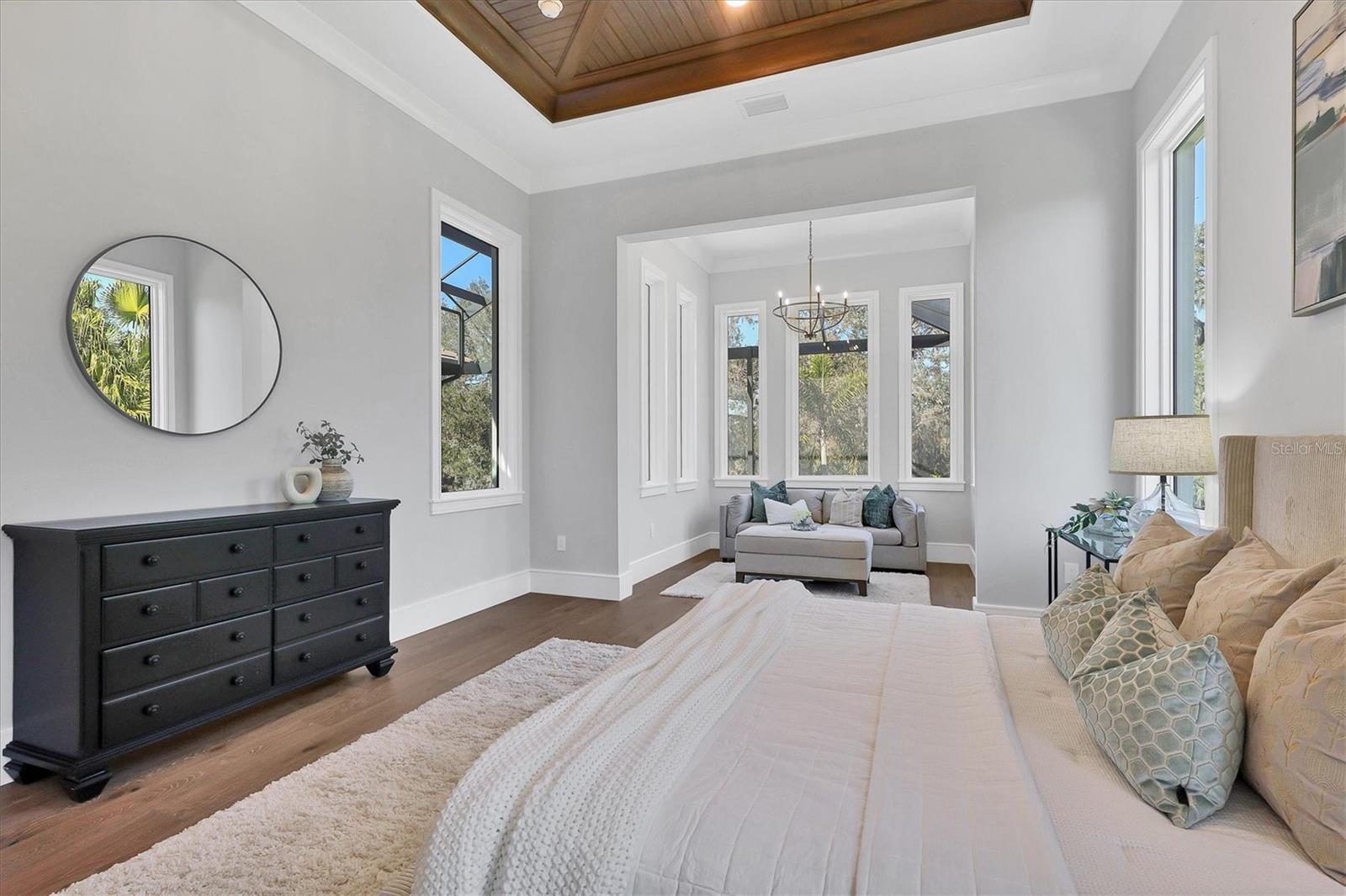 FOUNDERS CLUB - Residential