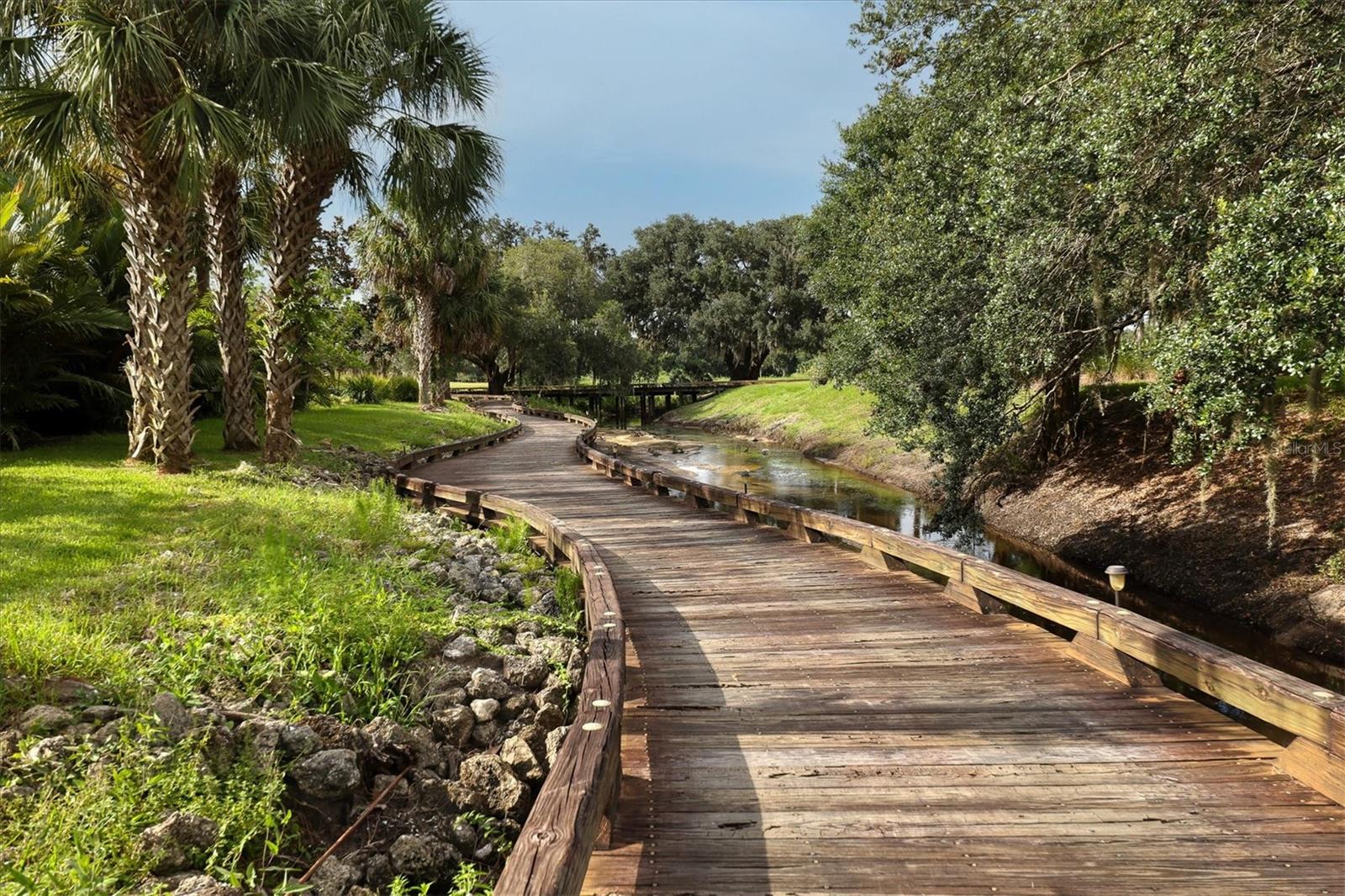 FOUNDERS CLUB - Residential