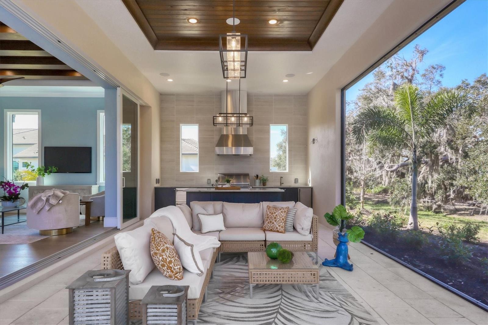 FOUNDERS CLUB - Residential