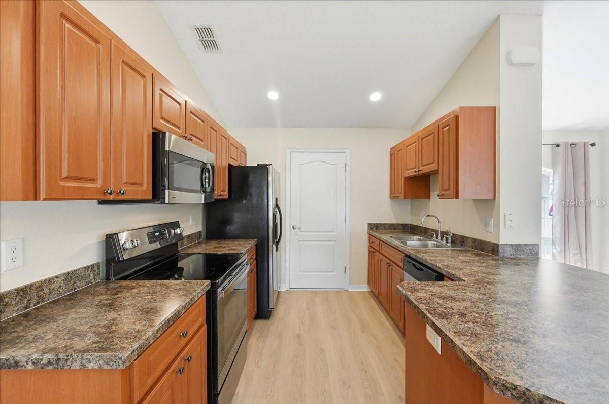 WILLIAMSBURG ESTS - Residential