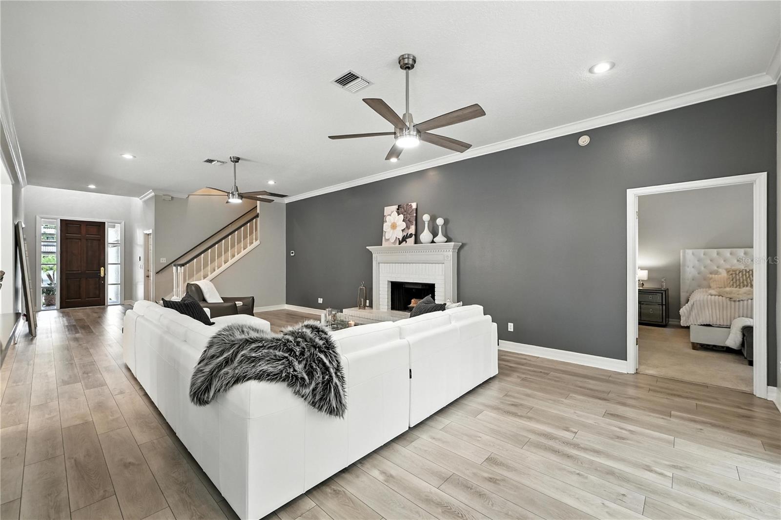 COUNTRY CLUB VILLAS - Residential