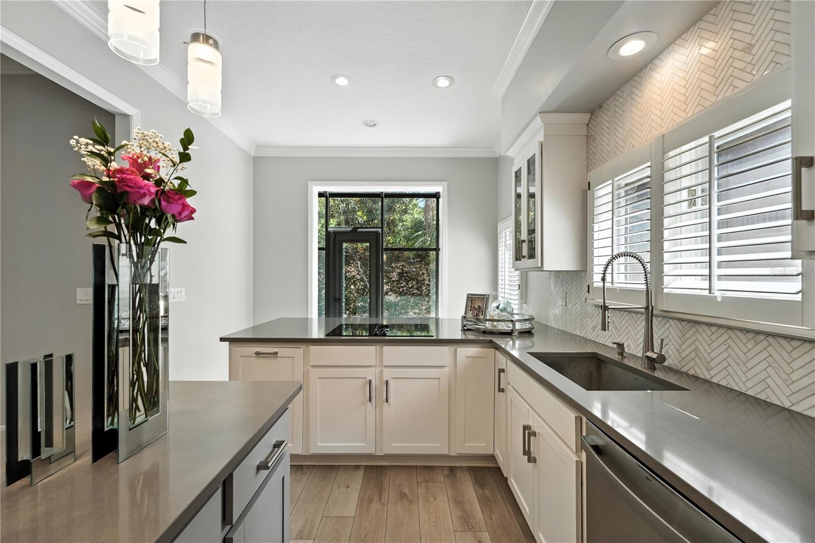 COUNTRY CLUB VILLAS - Residential