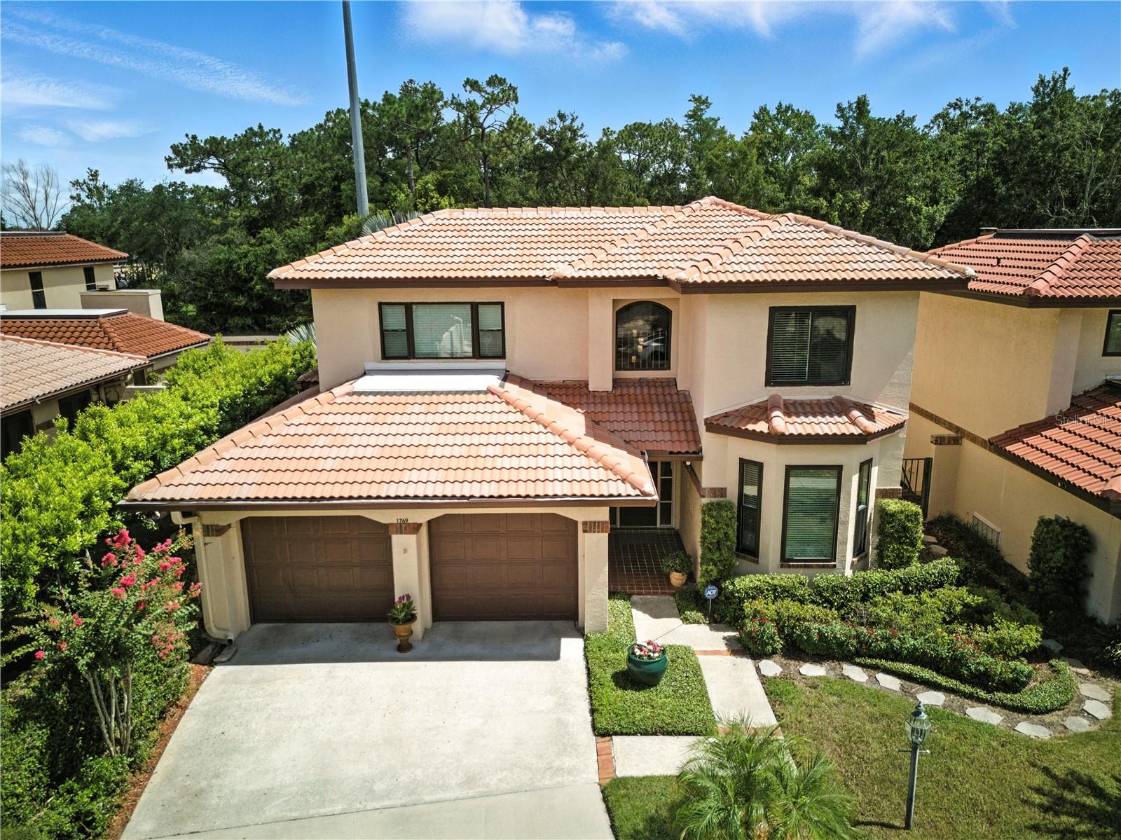 COUNTRY CLUB VILLAS - Residential