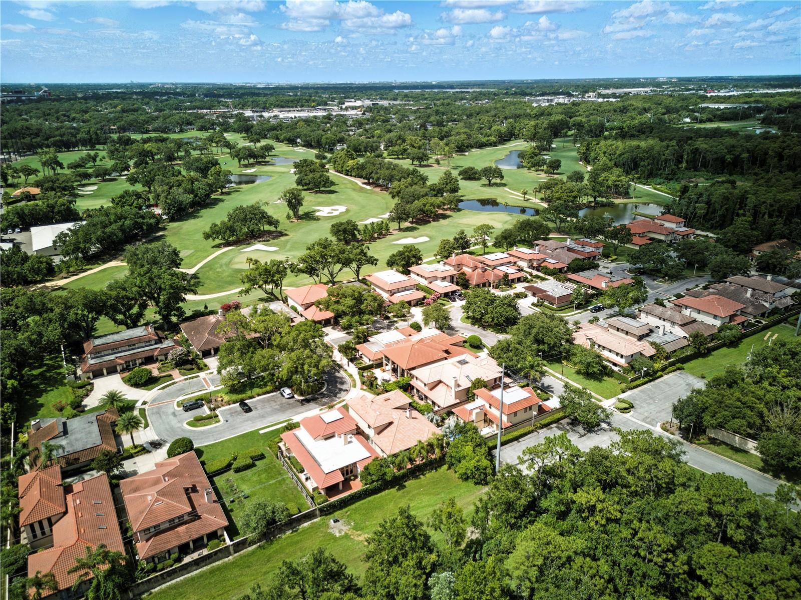 COUNTRY CLUB VILLAS - Residential