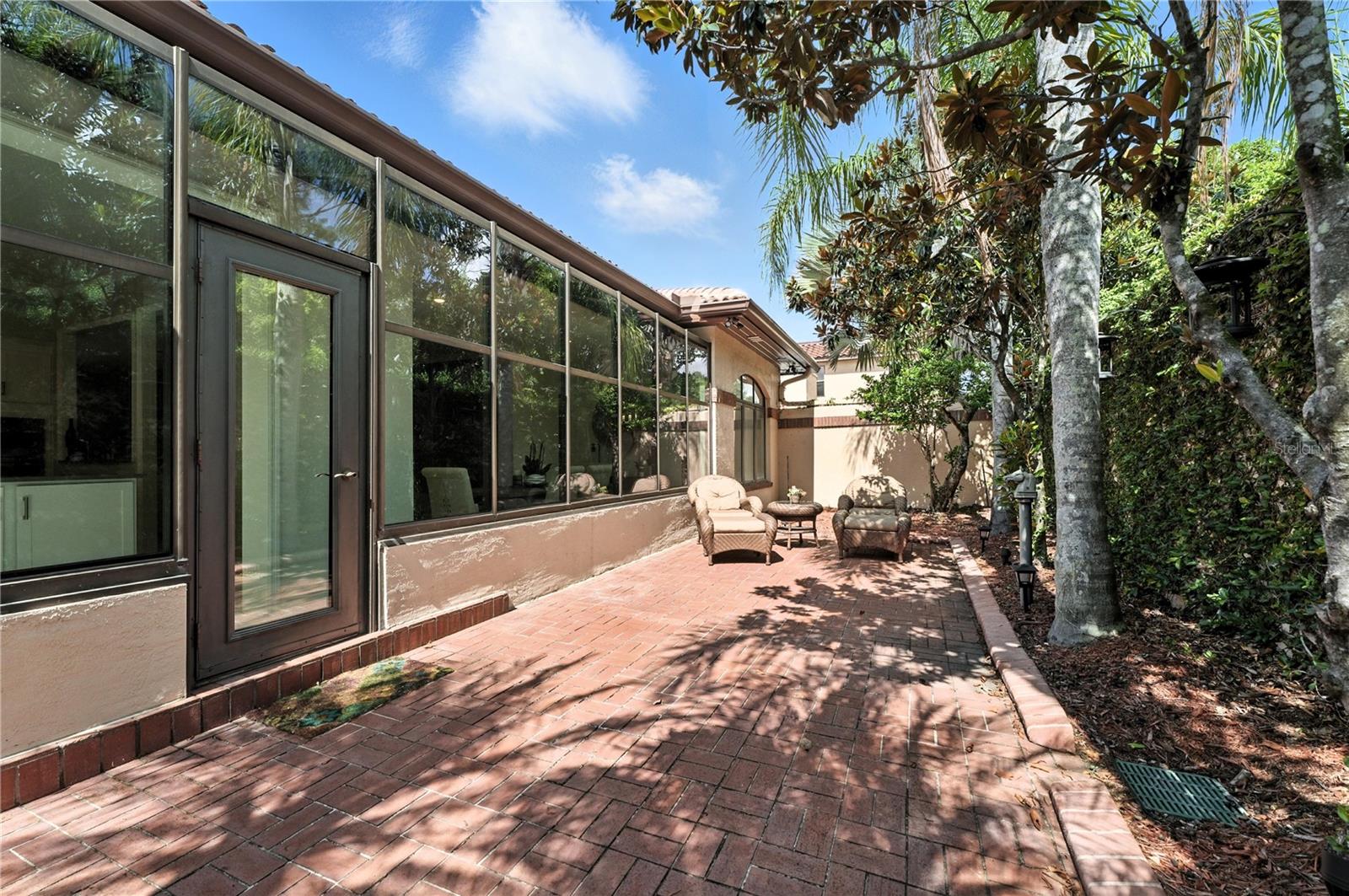 COUNTRY CLUB VILLAS - Residential