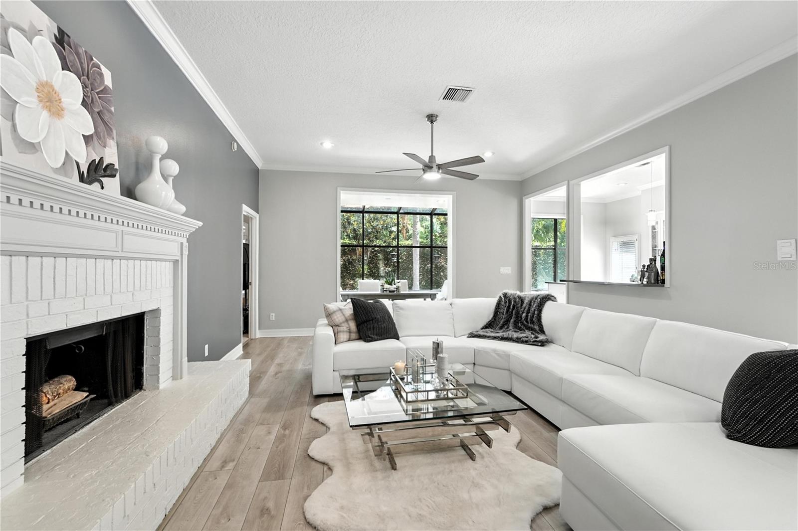 COUNTRY CLUB VILLAS - Residential