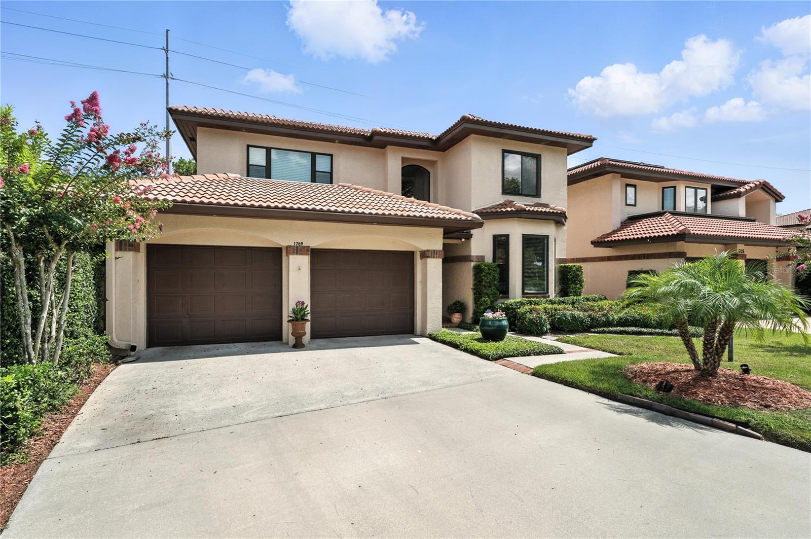 COUNTRY CLUB VILLAS - Residential