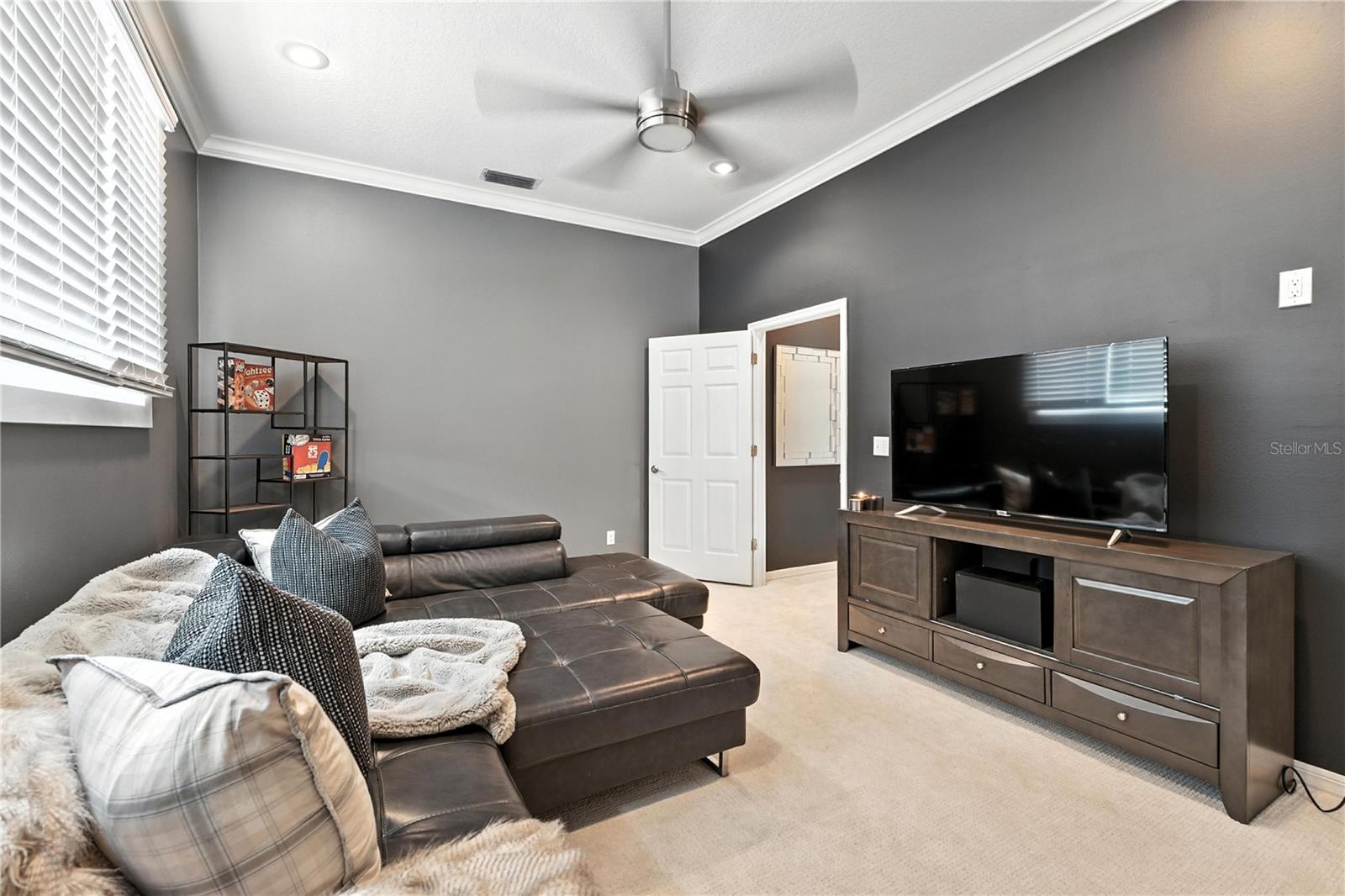 COUNTRY CLUB VILLAS - Residential